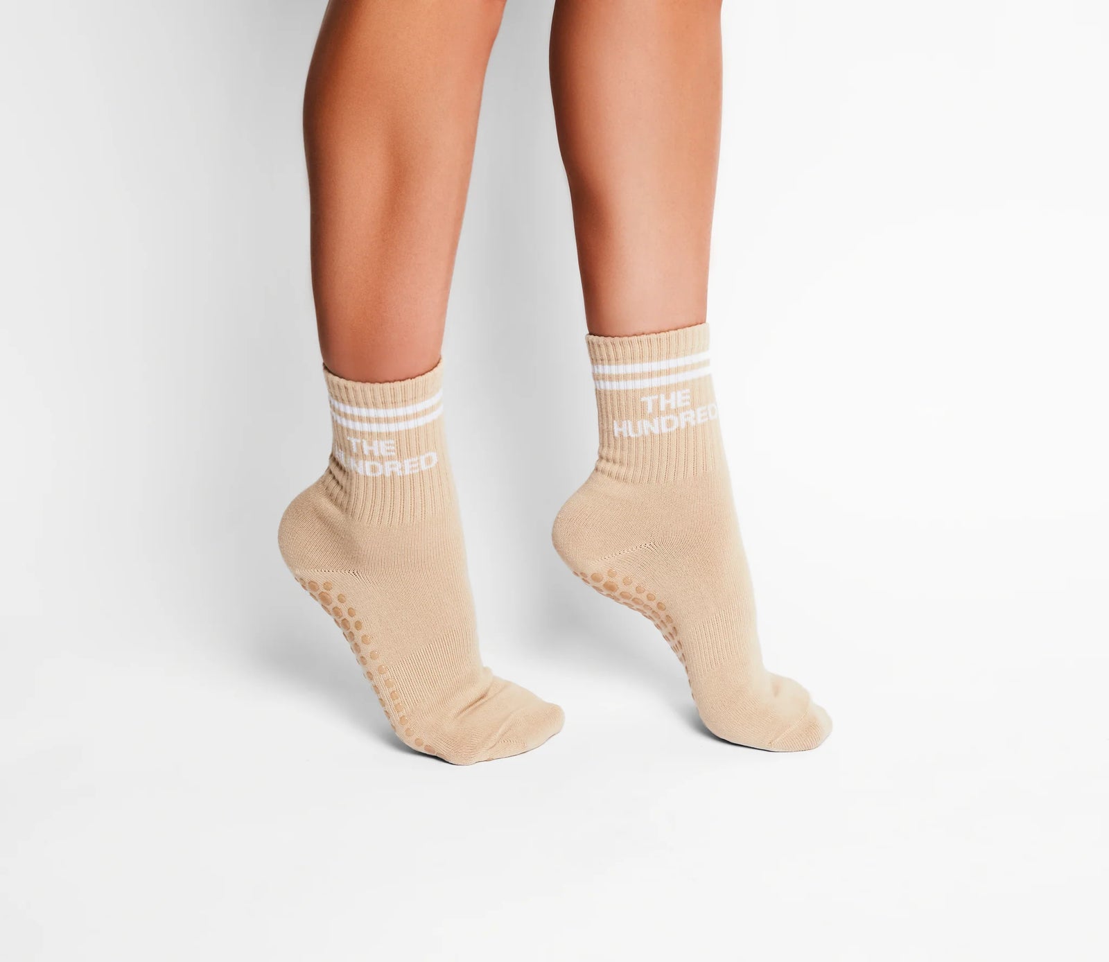chaussettes antidérapantes grip socks pilates yoga hundred beige